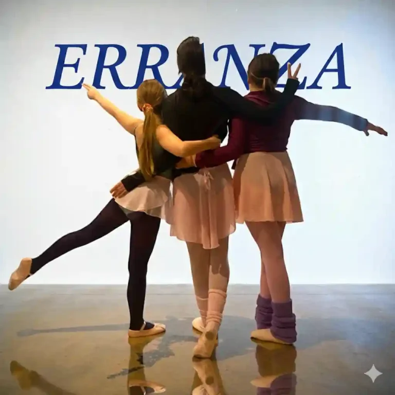 Saggio di fine anno Erranza ASD, allievi sul palco con costumi, Canonica d'Adda